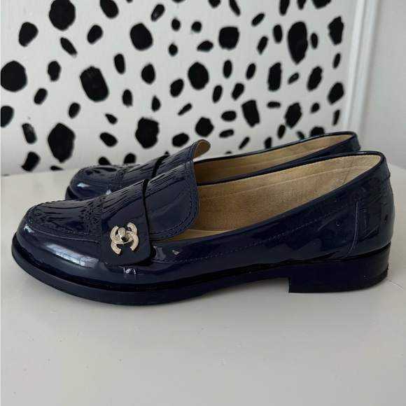 Authentic Chanel Loafers Navy Patent Leather Enamel Turn lock CoCo Mark - Picture 3 of 9